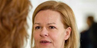 Geef je familie aan voor verkeerd denken, zegt initiatief Duitse regering
