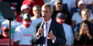 Nigel Farage explodeert op live-tv: ‘Ik wil weten waarom we allemaal zijn voorgelogen over Covid-vaccins!’