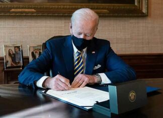 Kolonel Macgregor: Biden’s cognitieve achteruitgang maakt duidelijk dat de Amerikaanse regering in “ongekozen handen” is