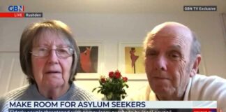 Bejaard Brits echtpaar ontvangt brief van gemeente waarin staat dat hun huis ‘verplicht moet worden aangekocht’ om migranten te huisvesten