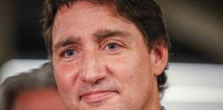 Gehandicapte Canadese man viert dat hij ontsnapte aan euthanasie door overheid vanwege schulden