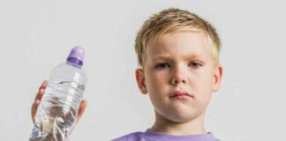 Woke school VERBIEDT 10-jarigen water te drinken om ‘belediging van moslims’ te voorkomen