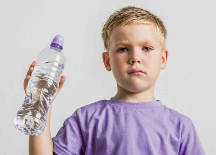 kind-waterfles-freepok