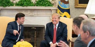 Trump verraadt zijn achterban om 95 miljard dollar naar Oekraïne en Israël te sluizen