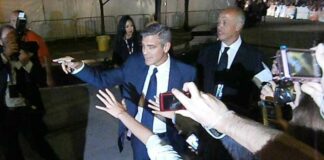 George Clooney zegt dat het tijd is om elke ongevaccineerde persoon een injectie te geven