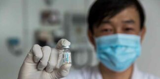 Pro-Vaxxer verbijsterd als expert bewijs levert voor verband tussen Covid-injecties en plotselinge sterfgevallen