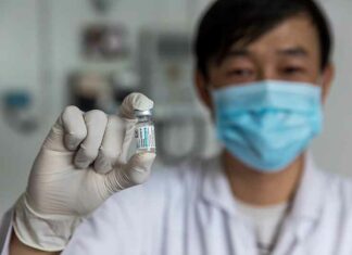 Pro-Vaxxer verbijsterd als expert bewijs levert voor verband tussen Covid-injecties en plotselinge sterfgevallen