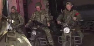 Russische troepen gebruiken motoren bij aanval