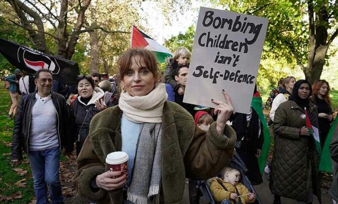 Bombing-Gaza-(53334886688)