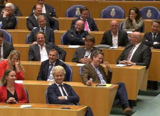 Geert Wilders bespot president Biden NAVO-hersenschimmen