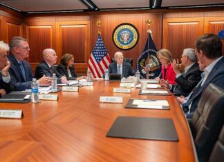 Scherpschutters waren in het gebouw dat werd gebruikt door de mislukte sluipmoordenaar van Trump; meldden hem gebruik makend van afstandsmeter, namen foto’s en de leiding deed niets