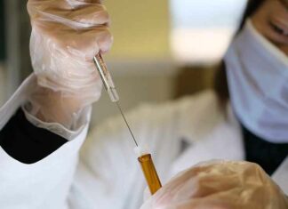 Japan: winkels weigeren toegang aan saRNA-gevaccineerden