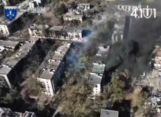 Slag om Toretsk woedt, Oekraïne controleert nu minder dan de helft van de stad – PLUS: Rusland doorbreekt Oekraïense linies, lanceert tegenoffensief in Koersk (Video’s)