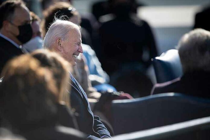 Biden-lacht