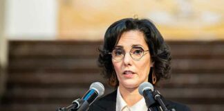 EU-commissaris eist strengere online censuur, vergelijkt ‘desinformatie’ met een virus