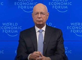 Klaus Schwab noemt ‘desinformatie’ een ‘kritieke uitdaging’ – dringt er bij elites op aan oplossingen te ontwikkelen