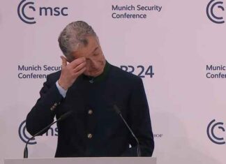 Ooit lachte hij om Trump, nu huilt hij: voorzitter van de Conferentie van München breekt in tranen uit over de toespraak van Vance