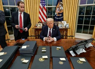 BEAUTIFUL! President Trump ondertekent uitvoeringsbevel ter bescherming van vrouwensport omringd door kleine meisjes (video)