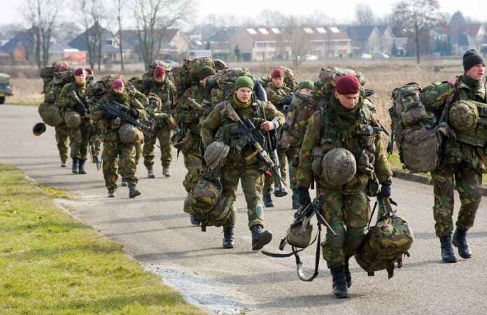 Depositphotos_35722465_Nederland-soldaten