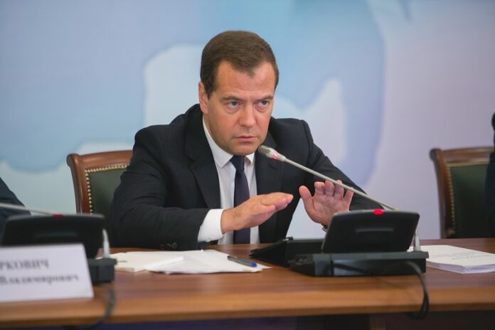 Depositphotos_57109109_red-Medvedev