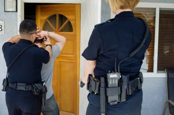 Depositphotos_21800509_politie-arrest