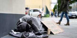 Wakker worden! De aandelenmarkt stort in, het aantal ontslagen is met meer dan 200 procent gestegen en we worden gewaarschuwd dat er een depressie aankomt