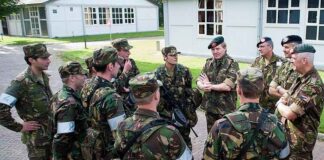 Nederlandse koning zegt dat het land zich tot de tanden toe moet bewapenen voor oorlog