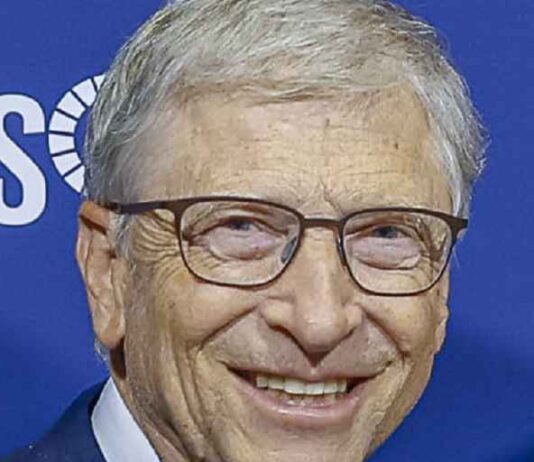Bill Gates huurde een team in om zorgvuldig het imago van een ‘vriendelijke opa’ te creëren, zodat hij ‘betrouwbaar’ en ‘niet-bedreigend’ overkwam