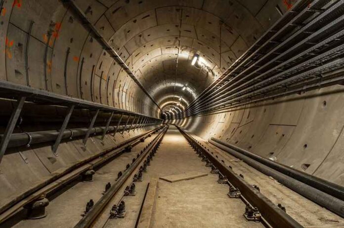 Depositphotos_19646467_tunnel-ondergronds