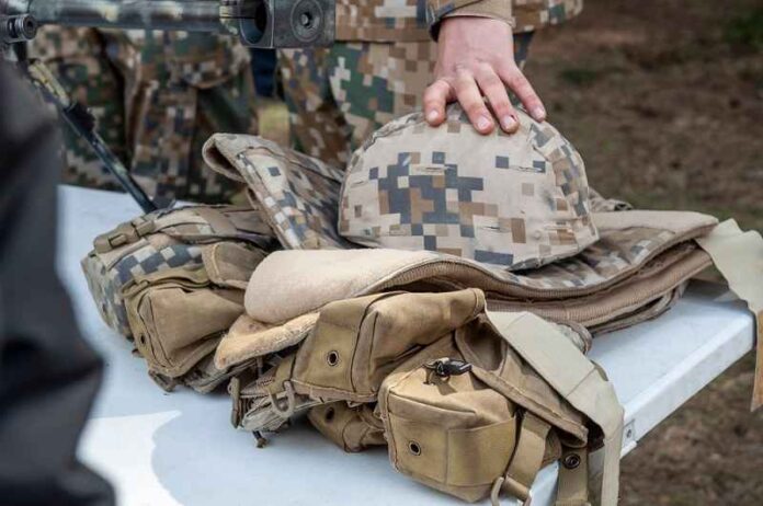 Depositphotos_569007024_oorlog-uniform