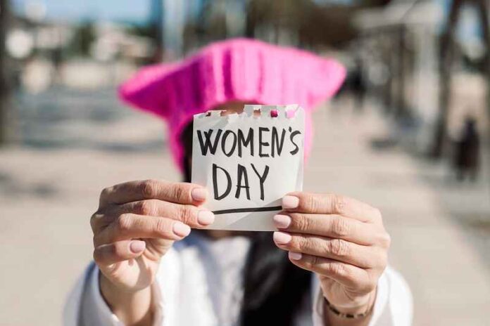 Depositphotos_185652812_feminist