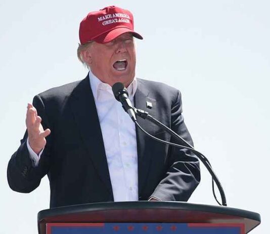 Trump verandert van TACO in TITS