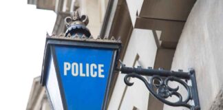 Slachtoffers van groomingbendes in Rotherham zeggen dat ze ook door politieagenten zijn verkracht