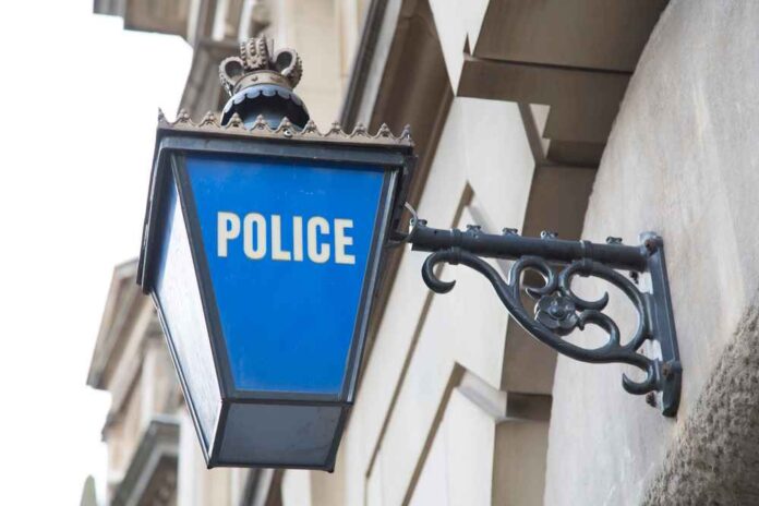 Depositphotos_161579766_Engels-politiebureau
