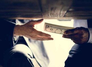 EU-burgers zien politieke corruptie als de norm – enquête