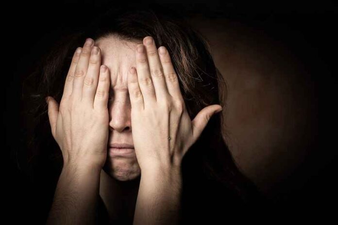 Depositphotos_360540216_angst-wegkijken