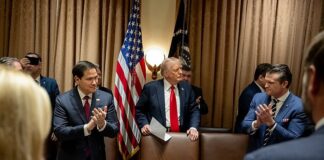 Trump verdubbelt zijn dreigementen tegen Rusland en verkort de deadline voor Poetin om ‘vrede te sluiten’ met Oekraïne, anders volgen er meer sancties