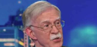 ONTHULD: Dit is wat John Bolton op social media plaatste terwijl de FBI zijn huis in Maryland doorzocht