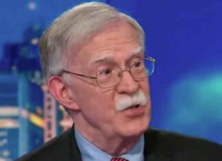 ONTHULD: Dit is wat John Bolton op social media plaatste terwijl de FBI zijn huis in Maryland doorzocht