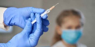 Dokter die tienduizenden kinderen heeft COVID-gevaccineerd tijdens ‘Jabapalooza’ onthult turbokanker diagnose