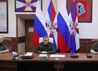 Een ‘onschuldige’ nieuwsfoto onthult Russische plannen voor Oekraïne – of was die foto misschien toch niet zo onschuldig?
