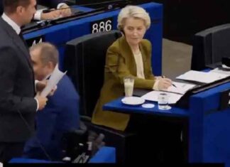 EU-parlementariër laat geen spaan heel van EU-chef Von der Leyen: ‘De geschiedenis zal hard over u oordelen’