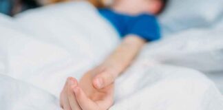 Expert luidt alarmbel nu wereldwijde druk om kinderen te euthanaseren toeneemt