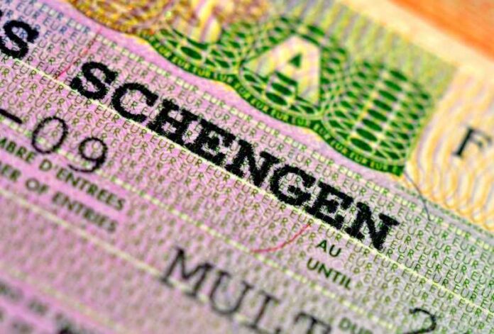 Depositphotos_10421394_immigratie