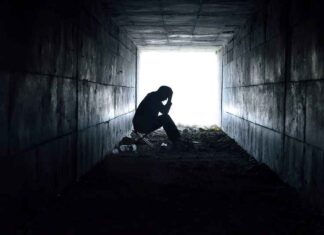 Bent u al depressief? Zo niet, dan zult u dat binnenkort wel worden, want dat is het plan. U bent het doelwit van een zorgvuldig georkestreerde oorlog. En de wapens zijn angst en ellende, geen kogels en bommen