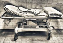 Er worden 1000 keer meer mensen vermoord in ziekenhuizen dan in donkere steegjes