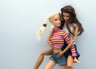 Barbie in het tijdperk van DEI: Mattel onthult ‘autistische’ Barbie, naast blinde, Downsyndroom- en lesbische Barbies