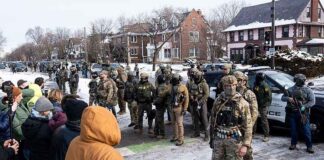 ICE’s tactische cosplay: ongetrainde agenten die verkleedpartijtje spelen terwijl ze Amerikanen terroriseren