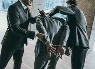 Eerste wereldleider gearresteerd op beschuldiging van betrokkenheid bij het pedofielennetwerk van Jeffrey Epstein
