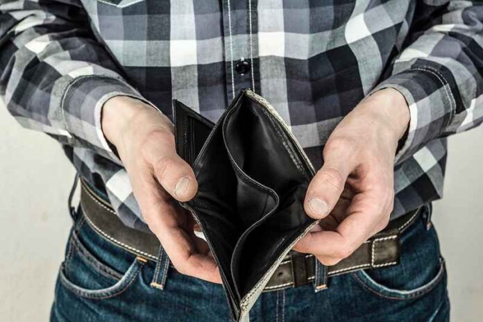 Depositphotos_188963854_arm-poor